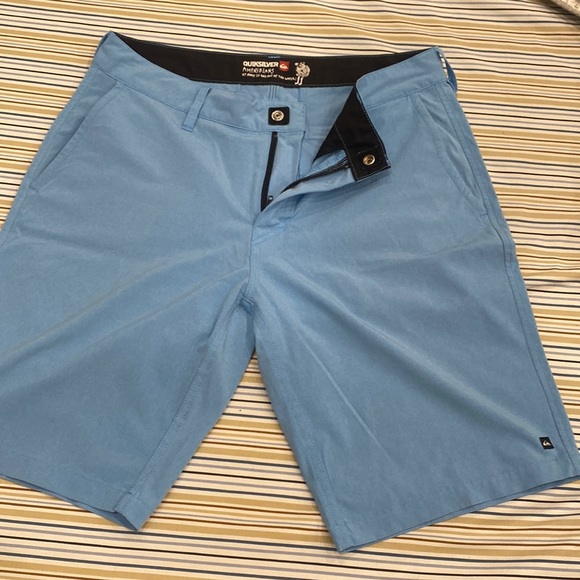 Quiksilver short rarely used in good conditions size 32 R sporty and lightweight - Picture 1 of 7
